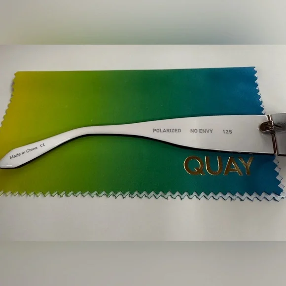 - Quay No Envy Black White Smoke Polarised - Picture 6 of 8